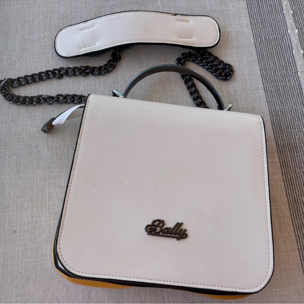 New Elegant White Handbag with Chain Strap